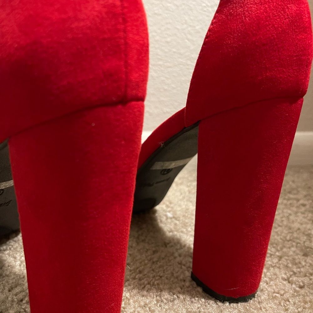 Chic Red Dream Pairs High Heels 👠 - Picture 5 of 9